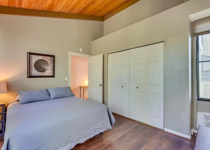 Top-Floor Kailua Bay Resort Condo With Ocean Views!